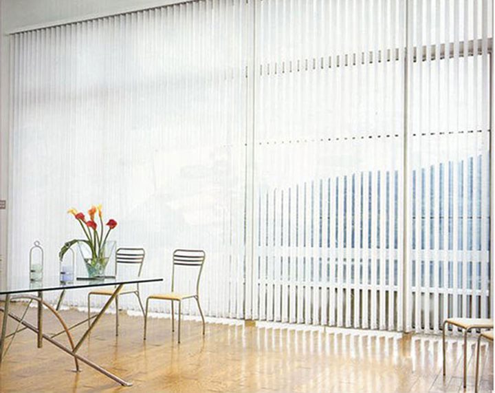 Vertical curtain