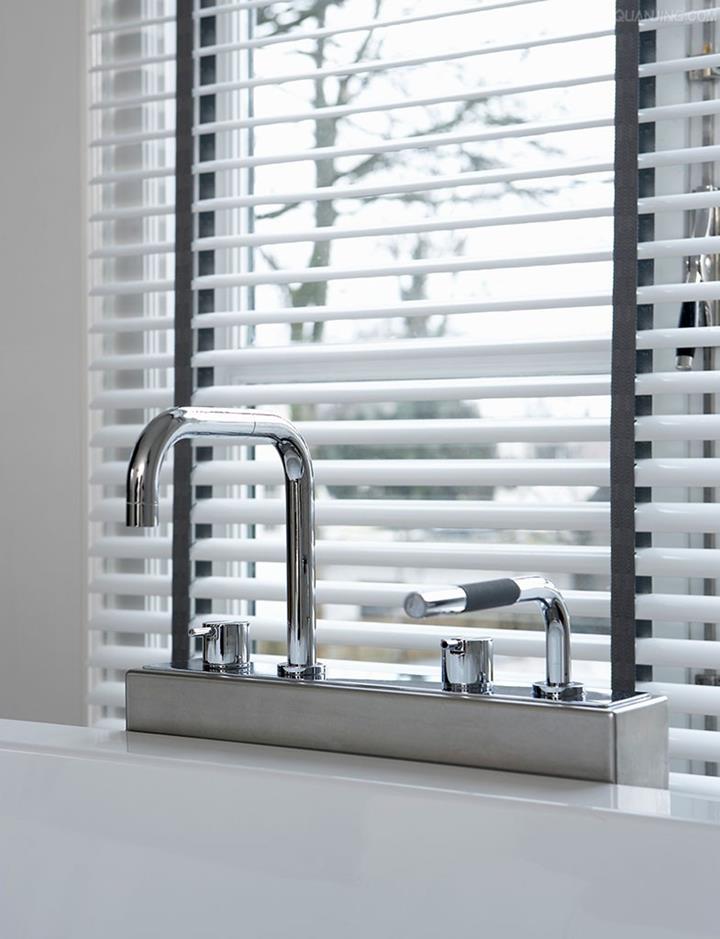 Aluminum blinds