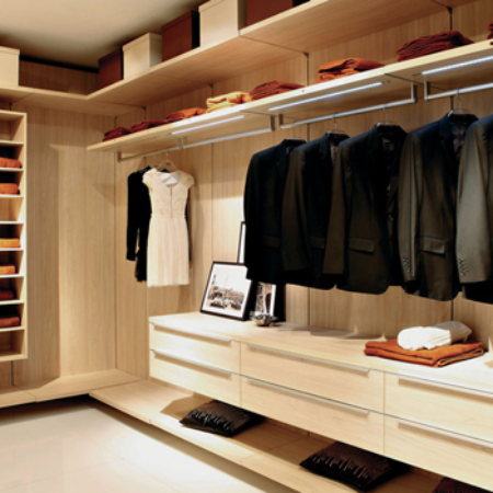 Sha Yu wall-locker room